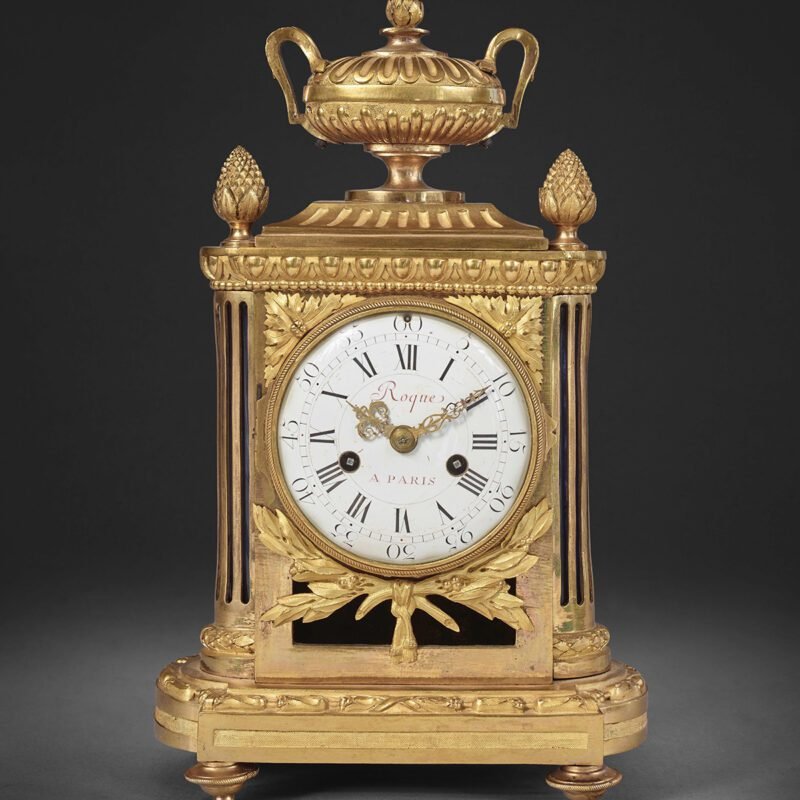 Small clock in chased and gilt bronze with blue glass